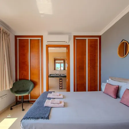 Βίλα Cavendish With Sea Views And Heatable Pool Close To Flamingo *